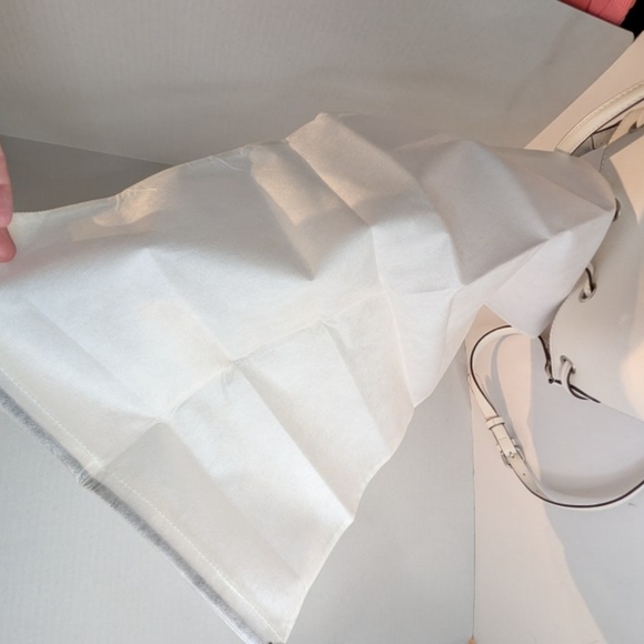 Like New Chaps Elegant White Bucket Bag - Picture 8 of 13